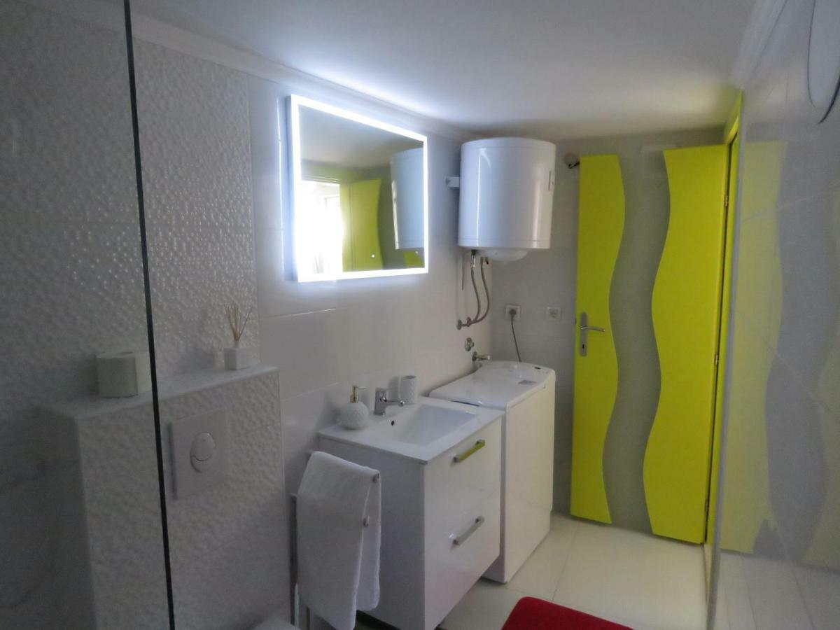 Apartman Crnica ชิเบนิก ภายนอก รูปภาพ